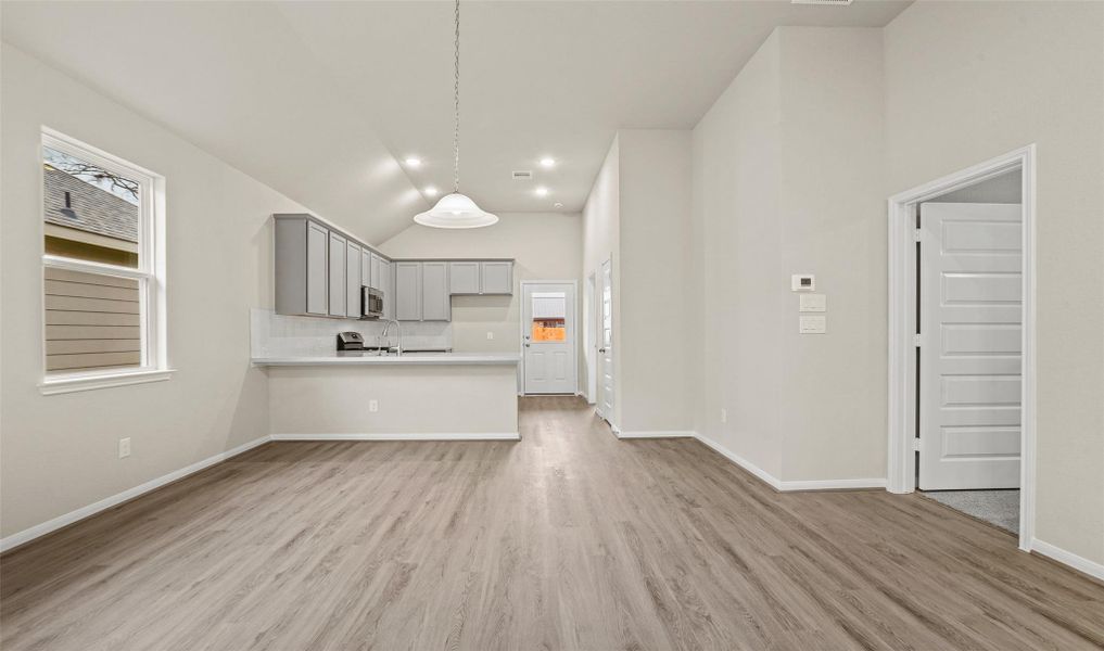 Sun-lit dining room (*Photo not of actual home and used for illustration purposes only.) Sun-lit dining room (*Photo not of actual home and used for illustration purposes only.)