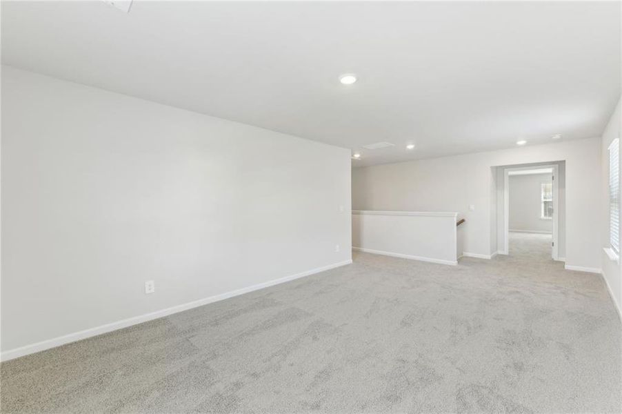 Spacious, unfurnished interior of a new home in Ivey Township, Dallas (Image 20).