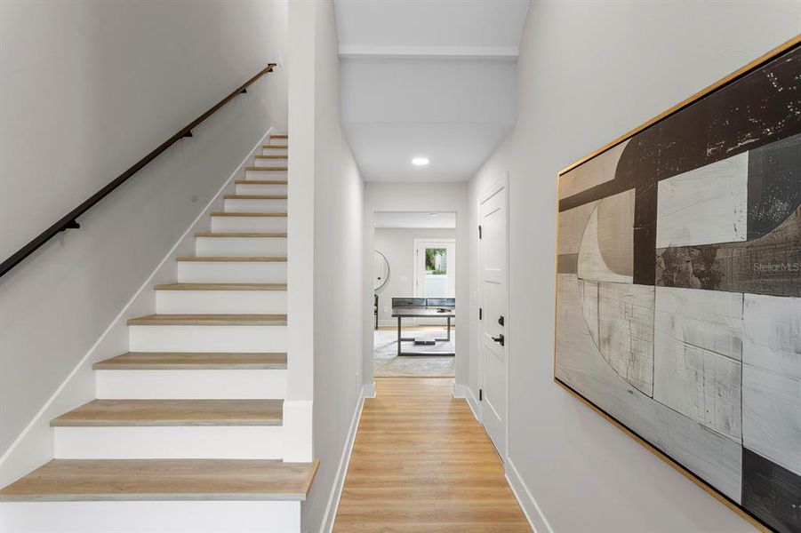 Spacious, unfurnished interior of a new home in , Tampa (Image 25).