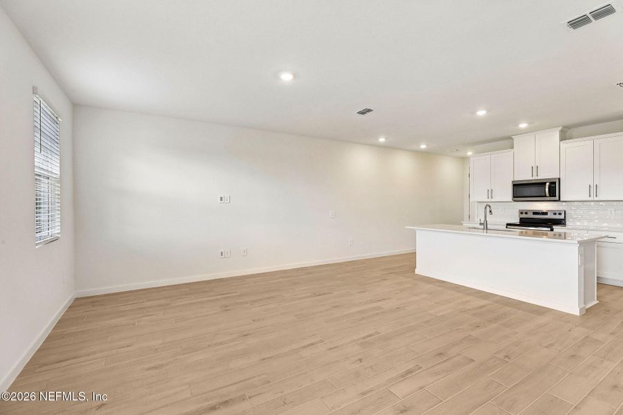 Spacious, unfurnished interior of a new home in The District at Oakleaf - The Grove, Middleburg (Image 13).