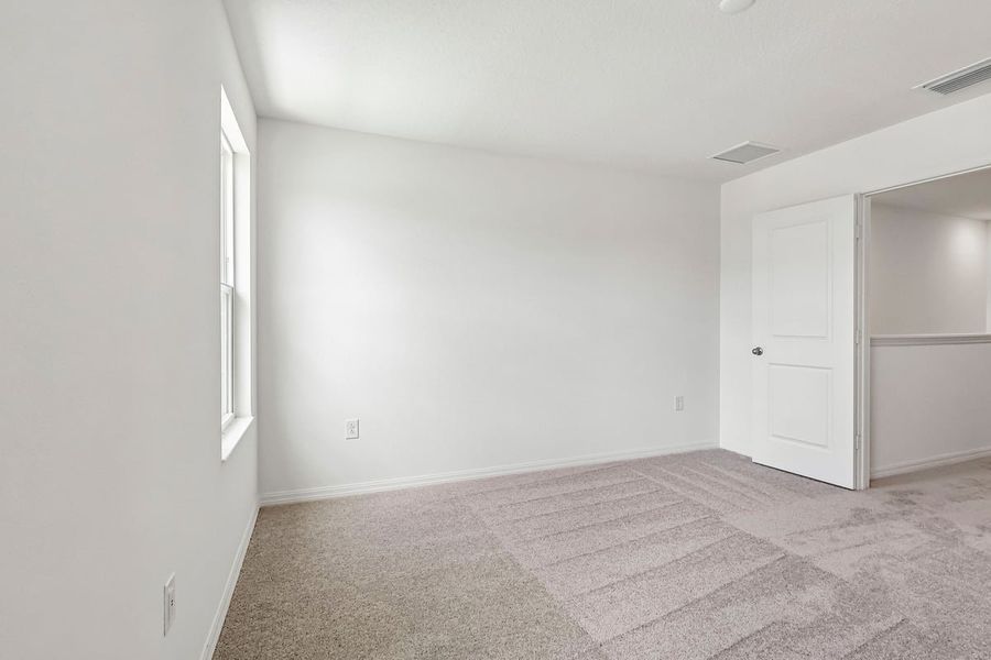 Spacious, unfurnished interior of a new home in Reserve at Forest Lake Townhomes, Lake Wales (Image 16).