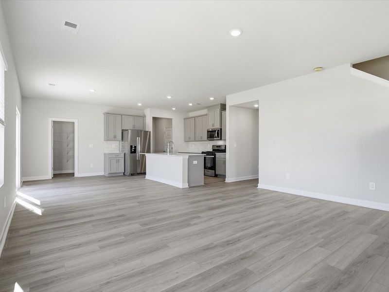 Spacious, unfurnished interior of a new home in Creek Ridge - Signature Collection, Spartanburg (Image 10). Spacious, unfurnished interior of a new home in Creek Ridge - Signature Collection, Spartanburg (Image 10).