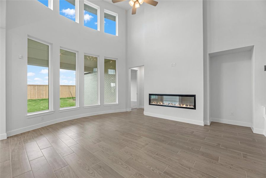 Representative image. Features, specifications, selections and colors may vary.