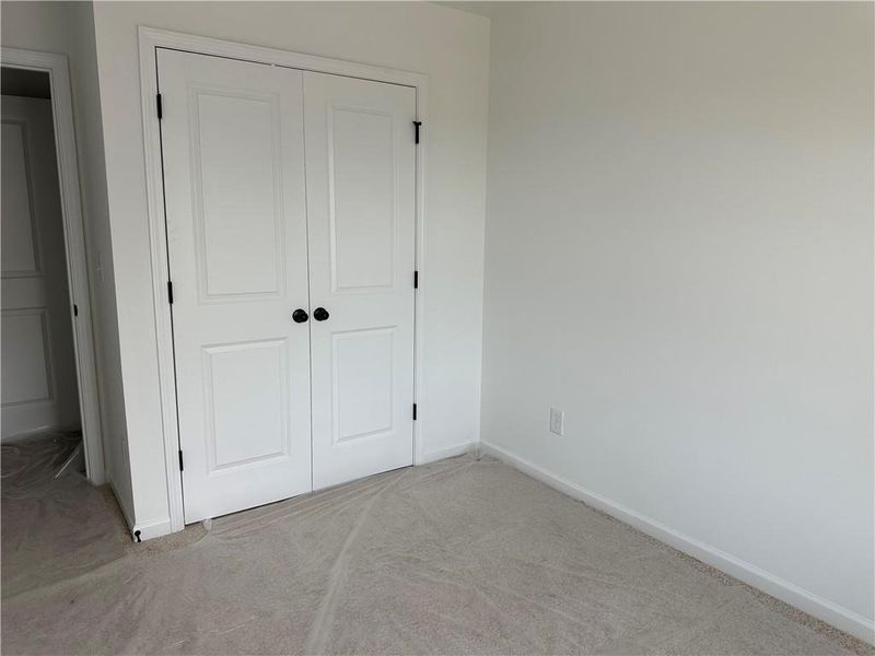 Spacious, unfurnished interior of a new home in Laurelwood, Douglasville (Image 7).
