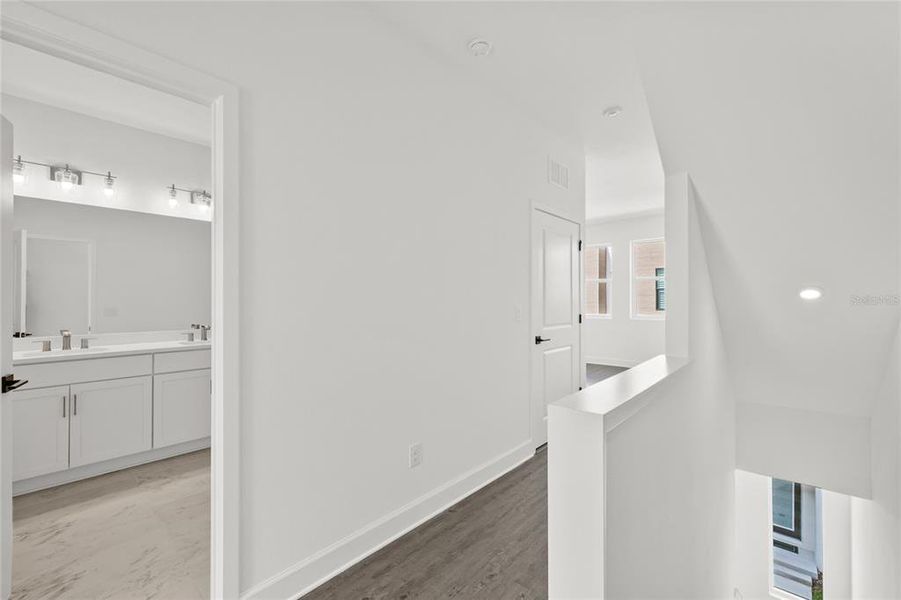 Spacious, unfurnished interior of a new home in Alante, St. Petersburg (Image 18).