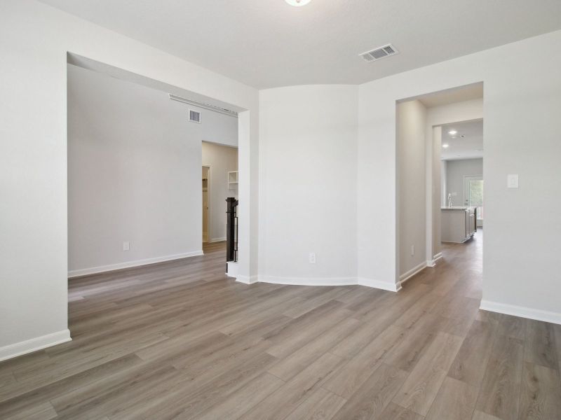 Spacious, unfurnished interior of a new home in Arcadia Ridge - Classic Series, San Antonio (Image 28).