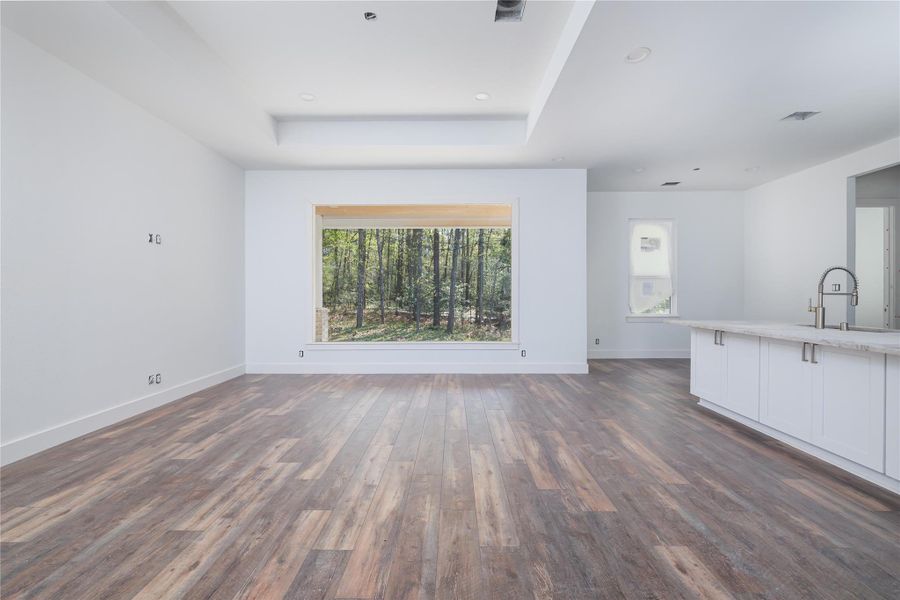 Spacious, unfurnished interior of a new home in , Huntsville (Image 9).