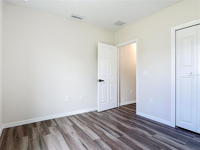 Spacious, unfurnished interior of a new home in , Deland (Image 25).
