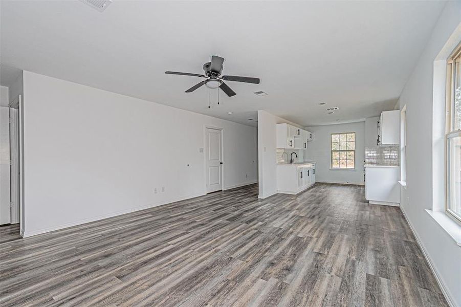 Spacious, unfurnished interior of a new home in , Mabank (Image 23).