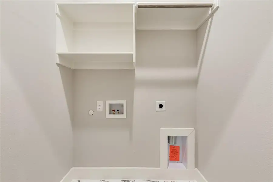 Spacious, unfurnished interior of a new home in , Dallas (Image 5).