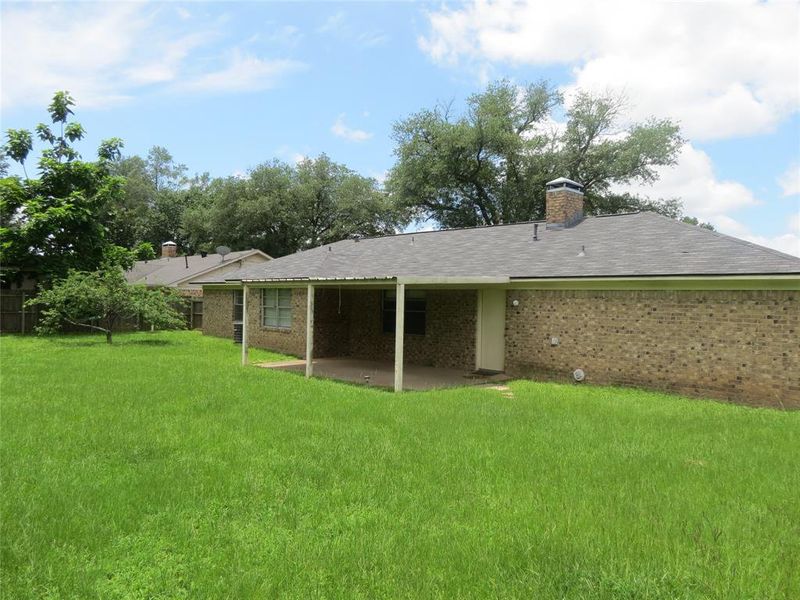 Exterior details and patio area of a home in , Mineola (Image 3).