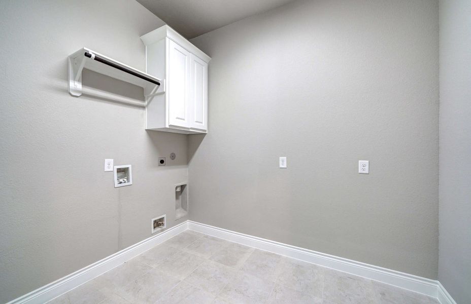 Representative unfurnished interior of a home built from the 3030 by Ravenna Homes in The Woodlands Hills 65′, Willis (Image 36). Representative unfurnished interior of a home built from the 3030 by Ravenna Homes in The Woodlands Hills 65′, Willis (Image 36).