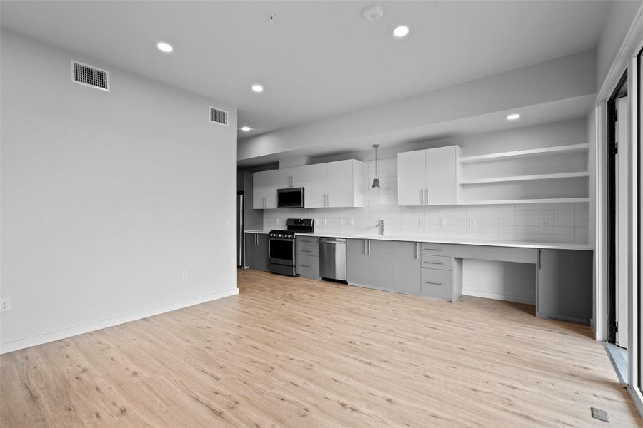 Spacious, unfurnished interior of a new home in , Austin (Image 10).