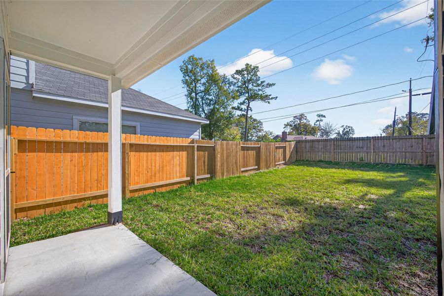 Exterior details and patio area of a home in Woodland Lakes, Huffman (Image 24).
