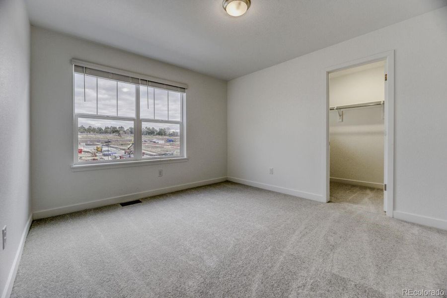 Spacious, unfurnished interior of a new home in Vermilion Creek, Centennial (Image 8).