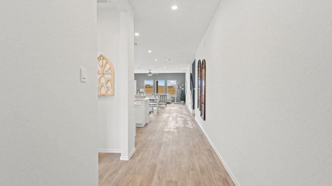 Spacious, unfurnished interior of a new home in Lake Conroe Cove, Willis (Image 22).