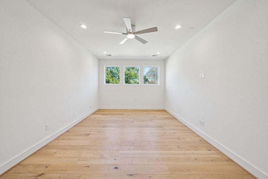 Huge upstairs game room Huge upstairs game room