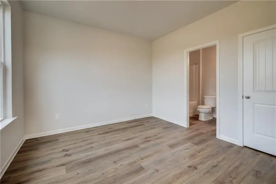 Spacious, unfurnished interior of a new home in Brighton, Locust Grove (Image 25).