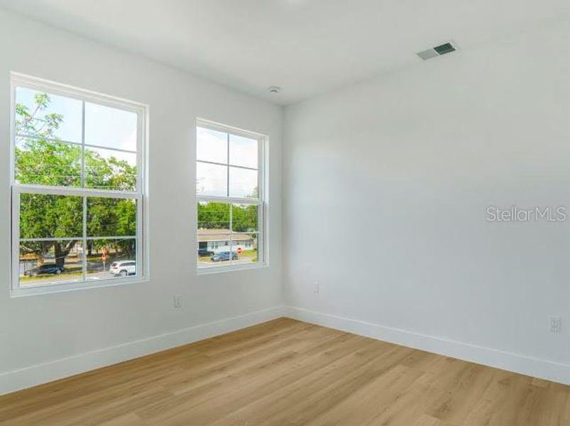 Spacious, unfurnished interior of a new home in , Oakland (Image 41).