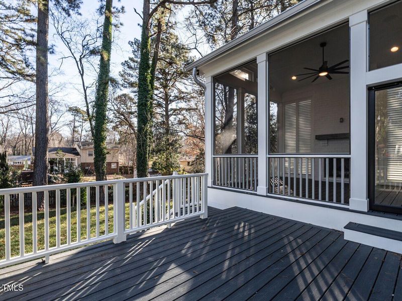 044-1280x960-screened-porch
