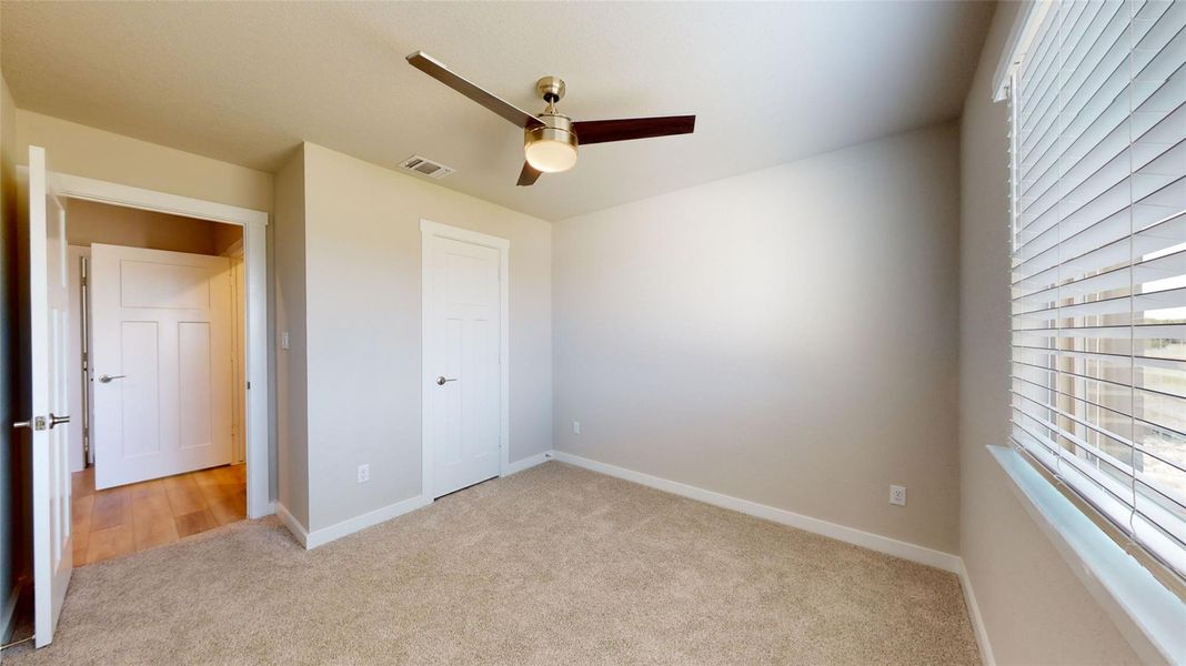 Spacious, unfurnished interior of a new home in Yowell Ranch, Killeen (Image 14).