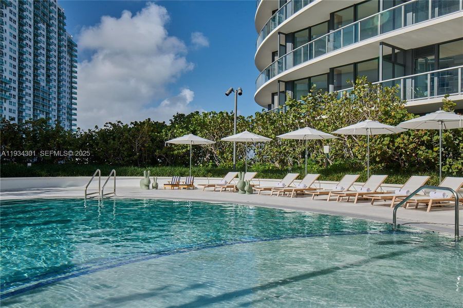 Condo located in Miami Beach, FL showcasing its design and architecture (Image 3).