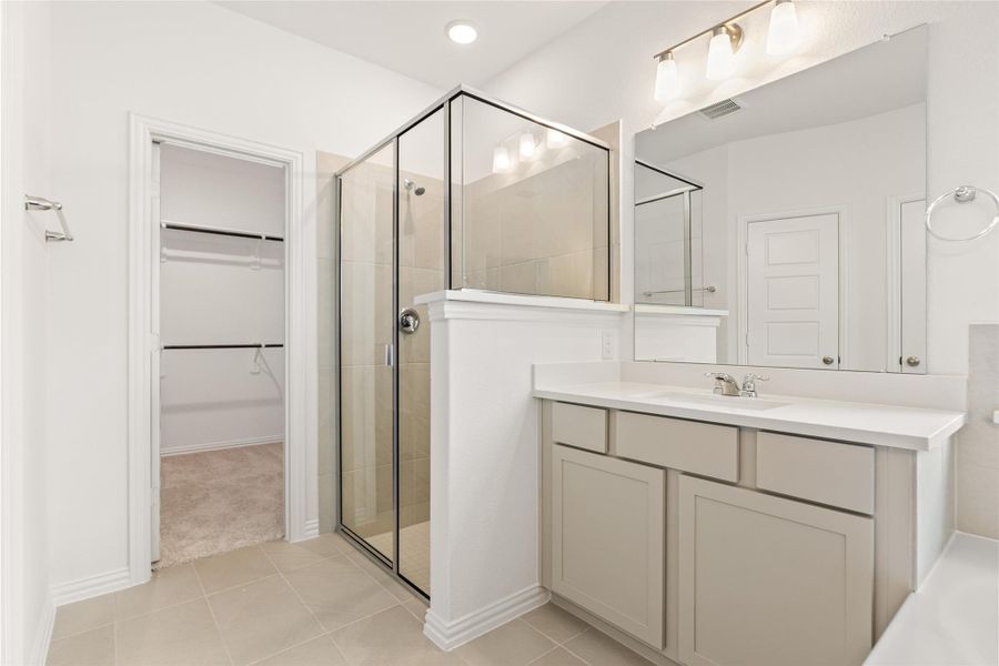 Furnished interior view inside a new home in Coastal Point, League City (Image 11).