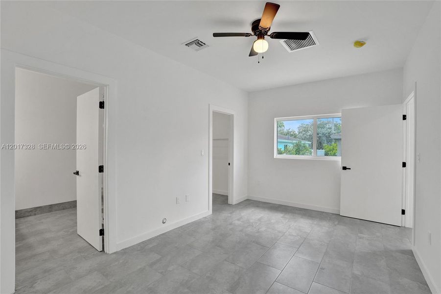 Spacious, unfurnished interior of a new home in , Fort Lauderdale (Image 36).