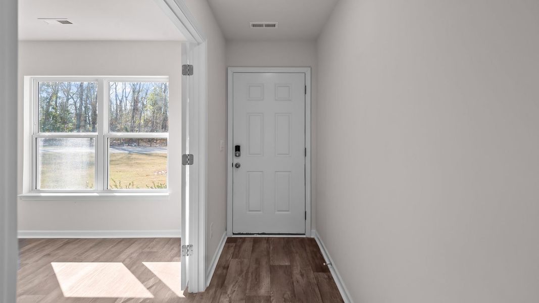 Spacious, unfurnished interior of a new home in Blair Ridge, La Grange (Image 8).