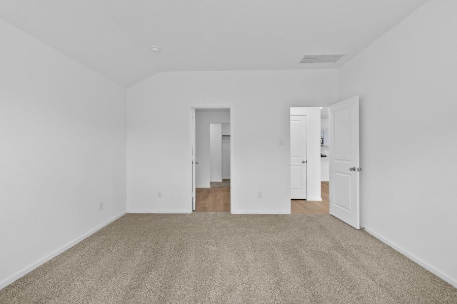Spacious, unfurnished interior of a new home in Venetian Pines, Conroe (Image 11).