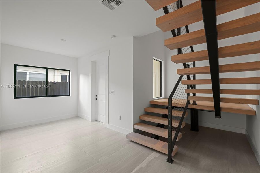 Spacious, unfurnished interior of a new home in , Miami (Image 16).