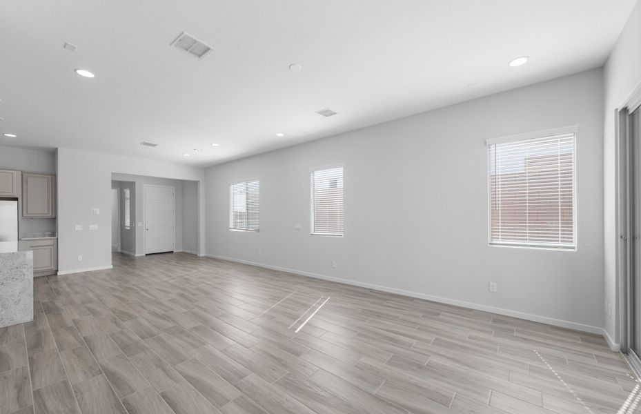 Spacious, unfurnished interior of a new home in Regent Hills - Meadow Series, Buckeye (Image 20).
