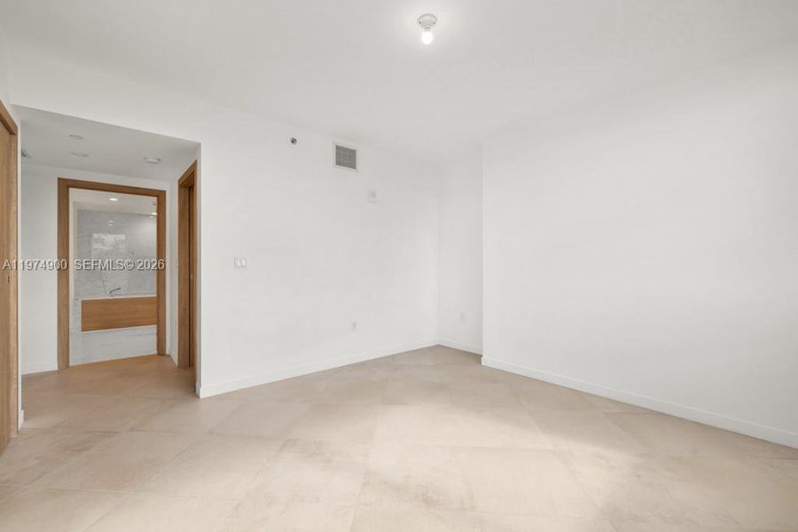 Spacious, unfurnished interior of a new home in , Bay Harbor Islands (Image 33).