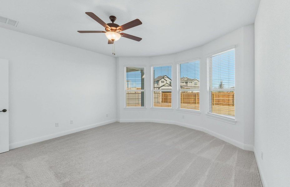 Spacious, unfurnished interior of a new home in Santa Rita Ranch, Liberty Hill (Image 21).