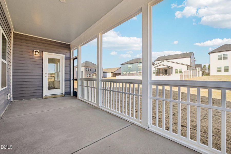 37-web-or-mls-W Crescent Mills Blvd-S311