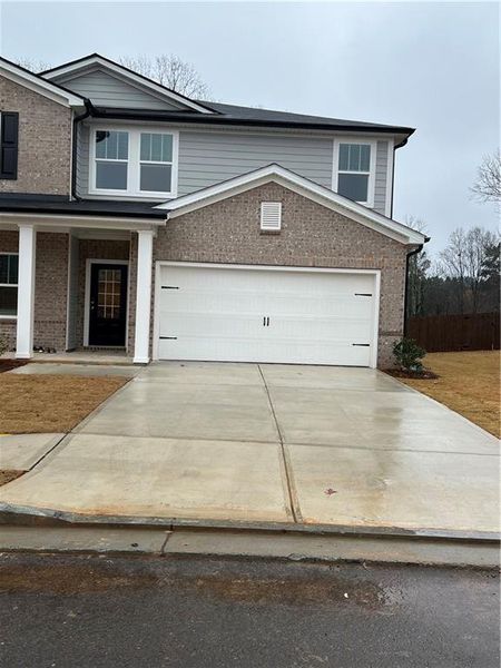Exterior details and patio area of a home in Union Grove, Braselton (Image 2).
