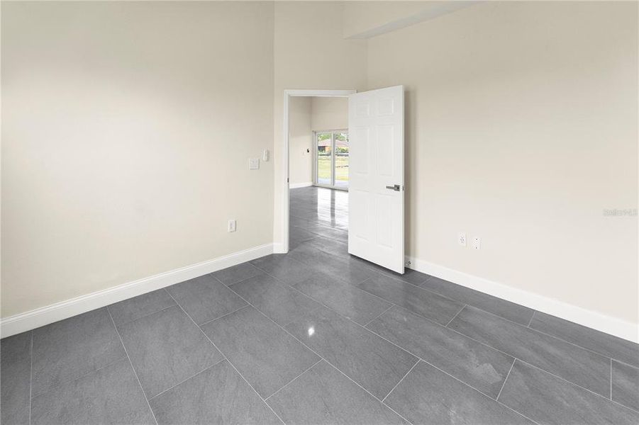 Spacious, unfurnished interior of a new home in , Lehigh Acres (Image 33).
