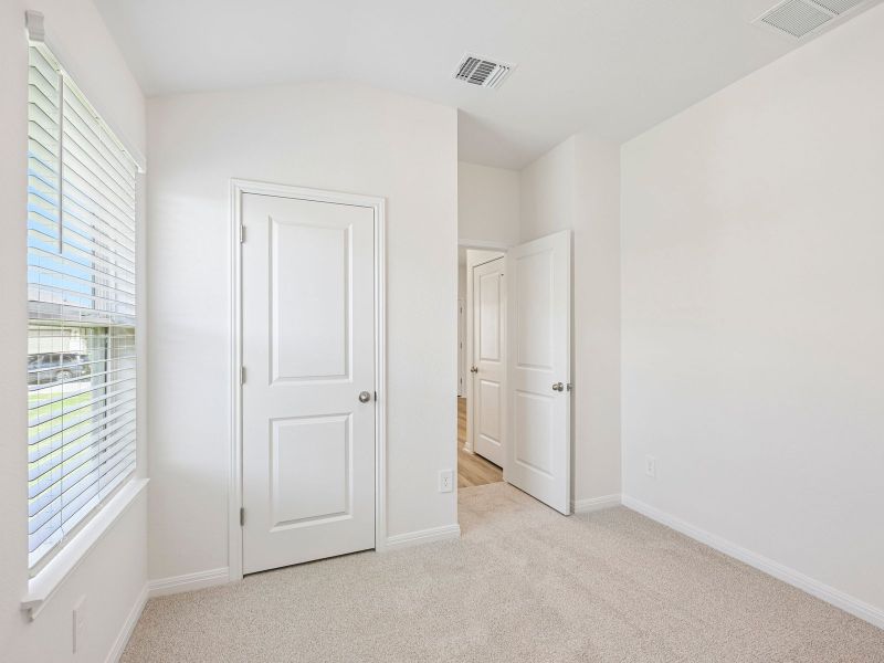 Spacious, unfurnished interior of a new home in Creekfall, Burnet (Image 12).