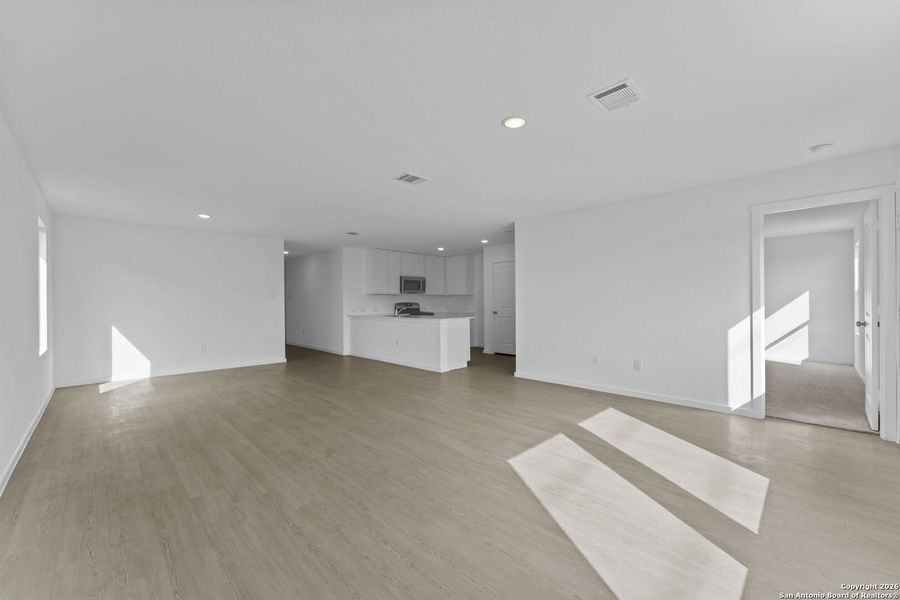 Spacious, unfurnished interior of a new home in Voss Farms, New Braunfels (Image 10).