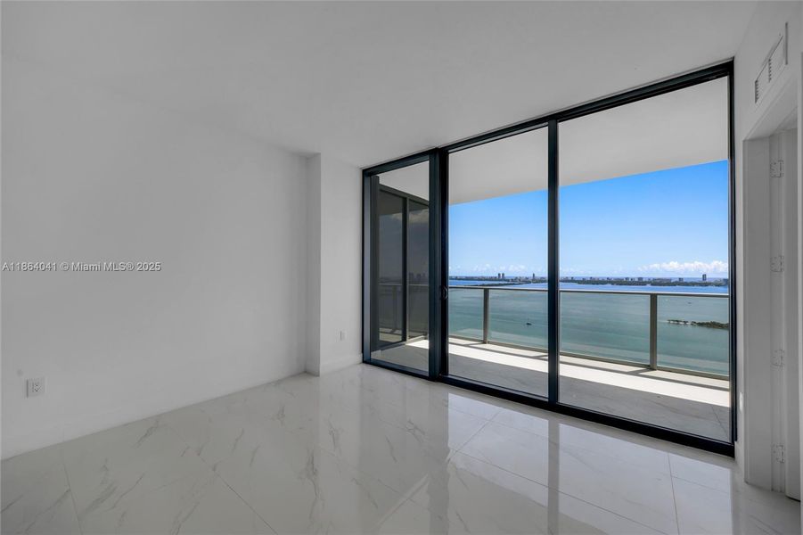 Spacious, unfurnished interior of a new home in Aria Reserve, Miami (Image 19). Spacious, unfurnished interior of a new home in Aria Reserve, Miami (Image 19).
