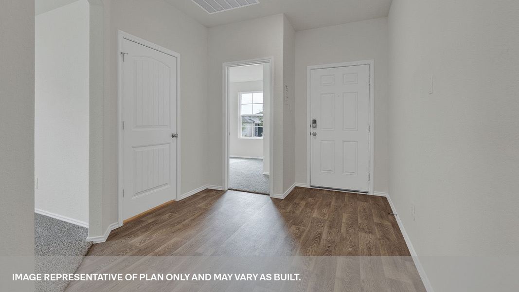 Spacious, unfurnished interior of a new home in Arroyo Ranch, Seguin (Image 12).