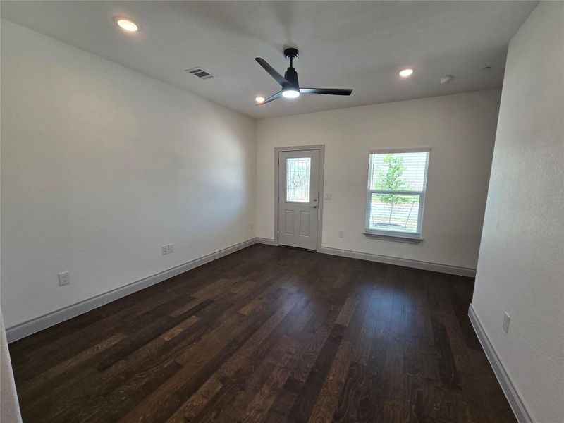 Spacious, unfurnished interior of a new home in , Round Rock (Image 14).