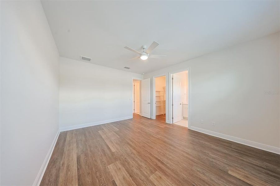 Spacious, unfurnished interior of a new home in , Tampa (Image 10).