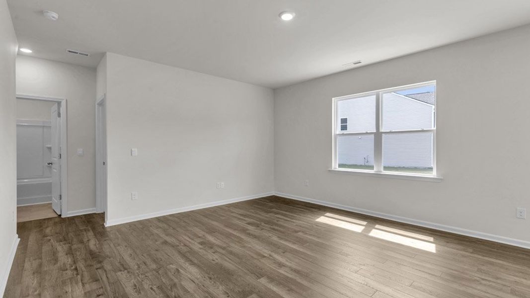 Spacious, unfurnished interior of a new home in Middleton, Greensboro (Image 15).