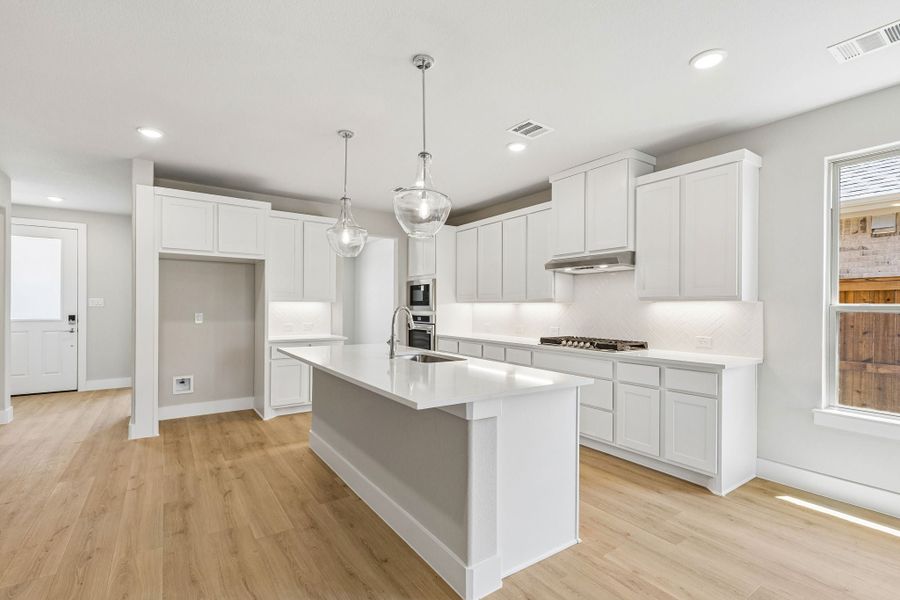 Furnished interior view inside a new home in Dove Hollow, Waxahachie (Image 9).