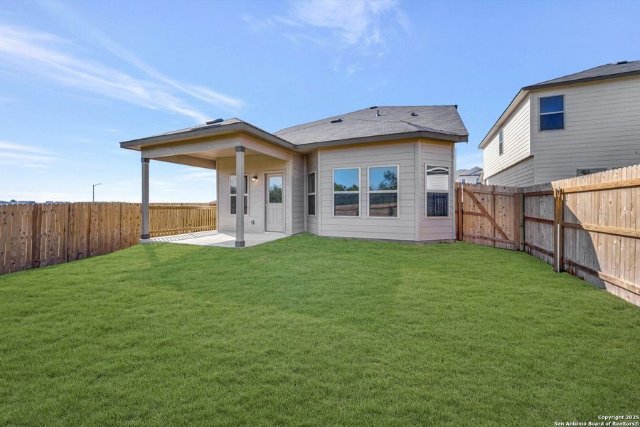 Exterior details and patio area of a home in Paloma Park, Converse (Image 17).