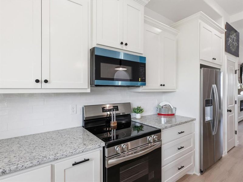 Like-new appliances all throughout the kithcen.