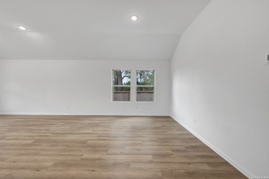 Spacious, unfurnished interior of a new home in Cinco Lakes, San Antonio (Image 16).