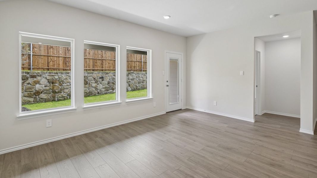 Spacious, unfurnished interior of a new home in Sweetwater Springs, Sherman (Image 5).