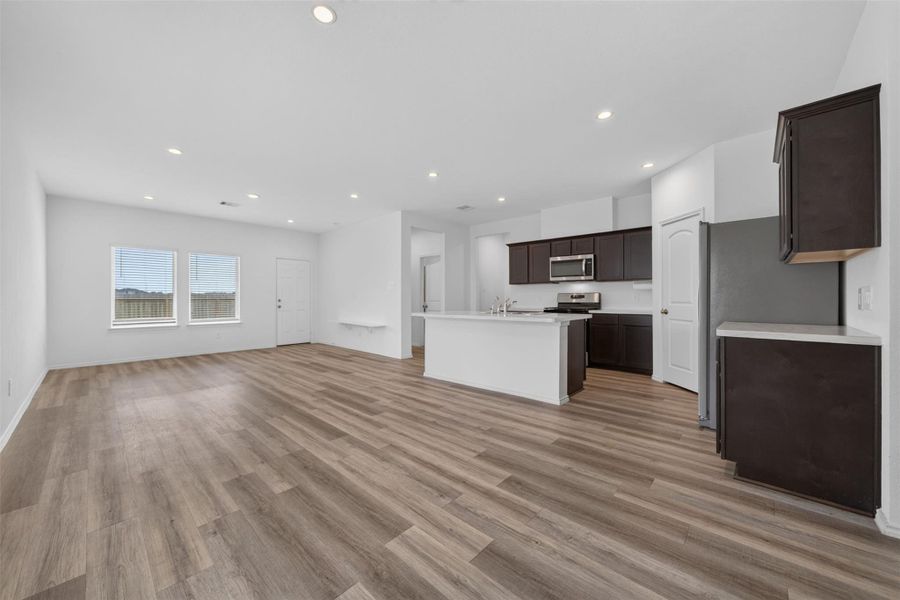 Spacious, unfurnished interior of a new home in , Houston (Image 38).